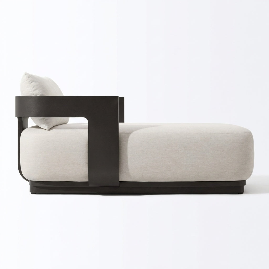 Aris Chaise - Side View